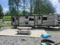 Camper sleeps 4 Located at Lake Cumberland State Park Entrance. Boat Ramp 3min - Wi-Fi