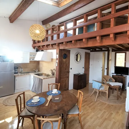 Rare Cassis duplex apartment, 5 minutes from the beach and port on foot