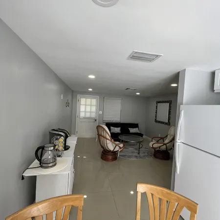 Lovely comfy clean apartment. Close to State parks/ beaches/ restaurants.