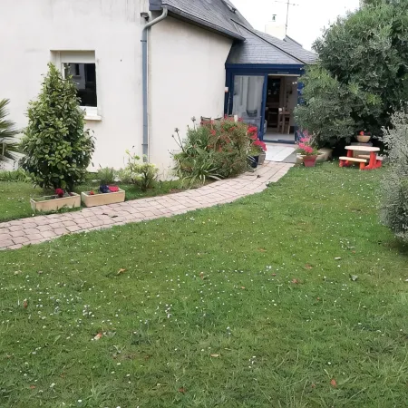 Family house 500 m from the sea