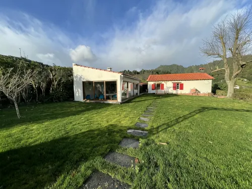 DETACHED HOUSE IN THE CENTER OF VALE DAS FURNAS - 3-Star
