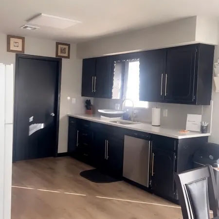 Charming 4-bedroom farmhouse with WiFi, AC in welcoming Spencer