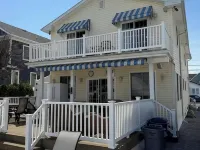 Spacious 5-bedroom house in beautiful Belmar w/ WiFi.  2 blocks from the beach!