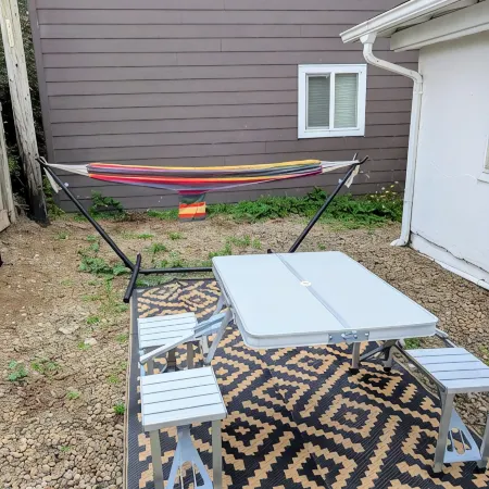 The Flipper: 2BR Coastal Cottage Walk to Depoe Bay, Hot Tub & Arcade & Fire Pit