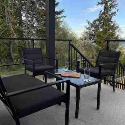 Stunning Ocean Views and a Short Stroll to Downtown Others
