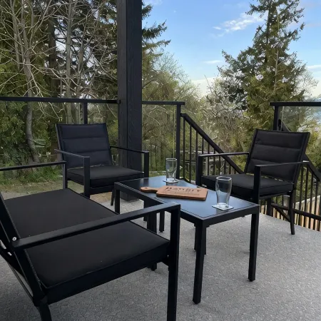Stunning Ocean Views and a Short Stroll to Downtown