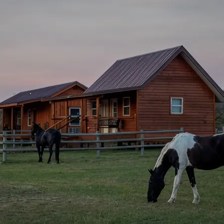 Kara Creek Ranch - King Bed Cabin #8