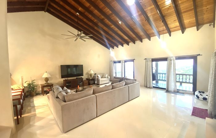 Playcation in Paradise villa with endless water view