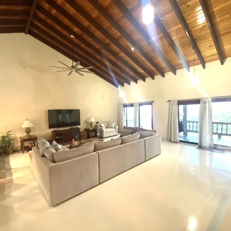 Playcation in Paradise villa with endless water view