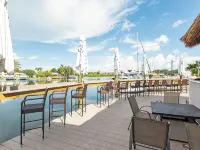 Condo at the Bay with Resort-Style Amenities, Pool, Tiki Bar Hotels in Whitfield