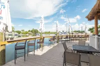Condo at the Bay with Resort-Style Amenities, Pool, Tiki Bar