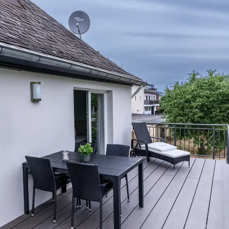 Ruhig Gelegenes Ferienhaus mit Sauna Direkt an der Mosel Hotéis em Trittenheim