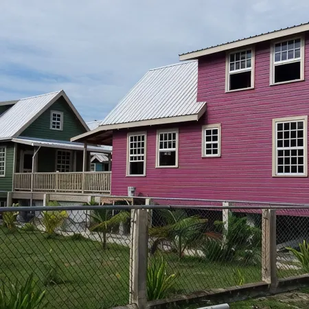Purple Pearl Cottage with a Pool and Modern Amenities