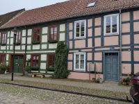 Quietly located holiday home with a natural garden, 500m from the lake and the forest
