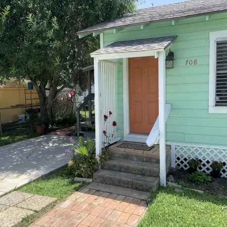 Cute "Little Rose Cottage" is walking distance to downtown Rockport