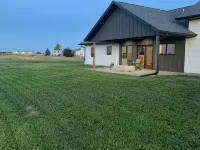 Home in Spring/Cow Creek. 15 miles North of Pierre, SD Hotels in Sully County