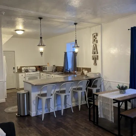 Relax at Mindy’s Country Cottage