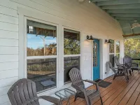 Huguenot Lake Front Cottage on Lake O' the Pines- 2 bedroom, 2 bath with a loft Hotels in Upshur County