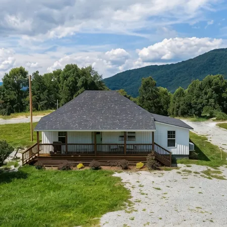 Bobbie Jean's Cozy Mountain Farmhouse