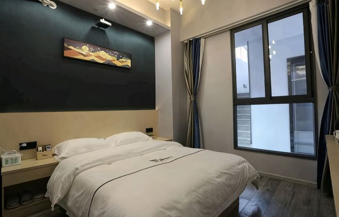 Weiweilai Light Luxury Hotel