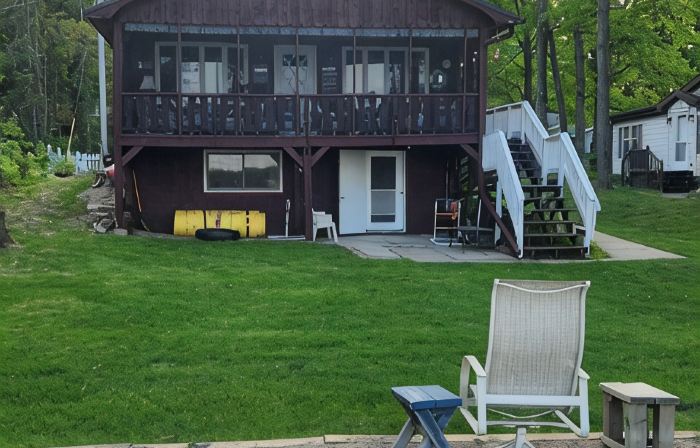 Charming 3-bedroom house with lake front access near boat launch in Laona.