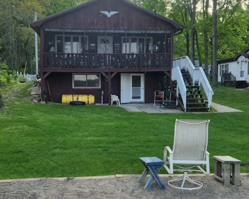 Charming 3-bedroom house with lake front access near boat launch in Laona. Ξενοδοχεία στην πόλη Forest County