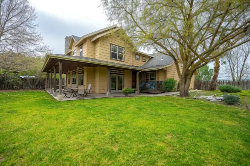5Br/3.5ba Estate Sleeps 10 w Pool, Jacuzzi, Playground, Game Room, Fire Pit - Farmhouses