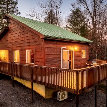 Romantic Cabarn w/ HotTub Lounge - Located on BSF!