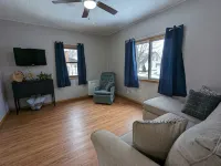 Cozy Oak Street Cottage Hotels in Fillmore County