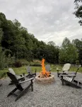 Creekfront Cabin • Fire Pit • Fenced Yard • Near Crabtree Falls - 무료 와이파이