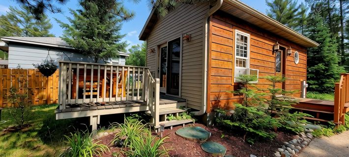 Pineview Cabin at Bayview Cabin Resort on Picturesque Northwoods Lake in Wi. Hotels in Langlade County