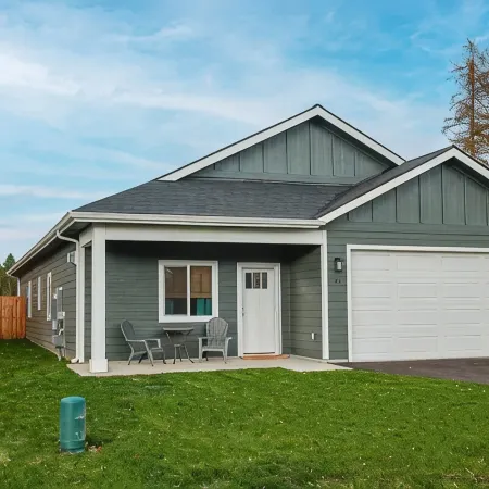Spacious game house minutes to downtown Sandpoint and Schweitzer Mountain