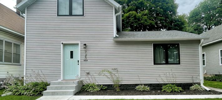Charming 3-bedroom, 2 bathroom house with outdoor space in Winona Hotels in Winona County