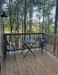 Cordial chalet with a balcony to have coffee with the squirrels