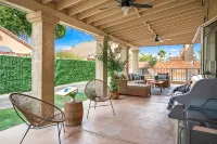 Family friendly home with pool, pool table, games, arcades and equipped kitchen - Bathtub