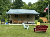 "Beachy Bungalow" cottage in  Harbor Beach - Perfect getaway spot
