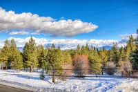 Condo w/ Beautiful Mountain View. Steps from Ski/Trails. Donner Lake. EV outlet
