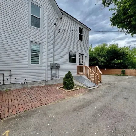 Bridge St Beauty, Brunch & Bars [2 Beds 1 Bath]