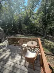 Cabin at the Cove. A hidden cabin walking distance to a private cove.
