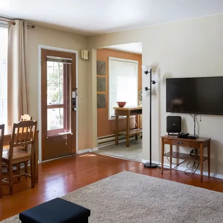 Ground Floor Private Apartment Near Manito Park, Downtown, and Sacred Heart