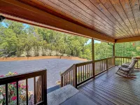 Bear Valley Retreat | Cozy and Private Cabin near Lake Chatuge | Dog Friendly Hotels in Towns County