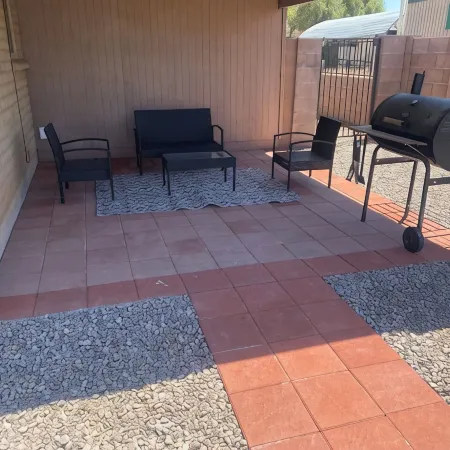 3 Bedroom home with mountain views and private parking . Pet friendly