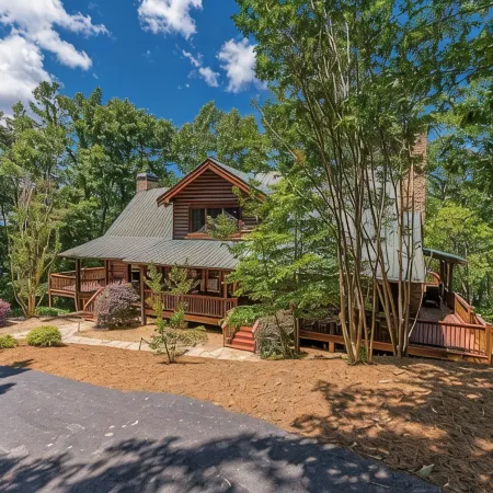 Luxury Log Cabin + Hot Tub + Mins to Downtown Dahlonega
