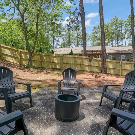 Midland Pines Getaway! 3 bedroom stylish & cozy Cottage minutes to golf & dining