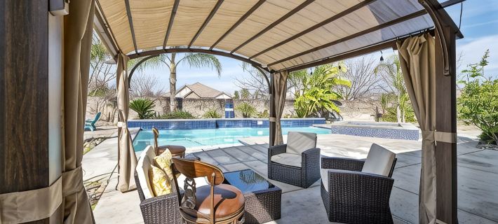 A Relaxing Retreat with Pool and Heated Jacuzzi near Sequoia Parks Hotels in Visalia