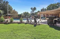 Resort Pool & Spa Retreat with Game Room, Patio, Foosball & BBQ - Homestays