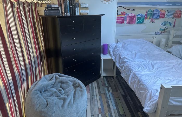 4-person air-conditioned apartment with direct beach access