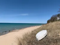 Lake Michigan Sunset View Cottage, Tunnel of Trees, Good Hart. Easement to Lake. - 4-Star