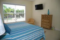 Beautiful Home in Key Colony Beach! Private Pool. Dock. Tiki Hut - 4-Star