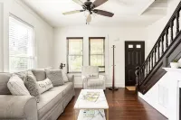 Renovated Townhouse Walk to All